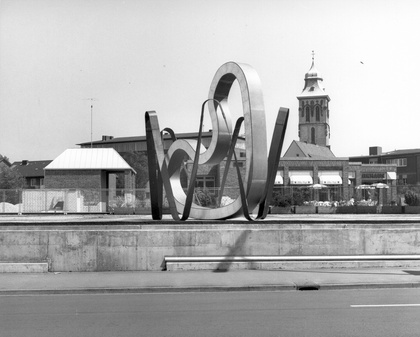 Installationsansicht 1987 © Courtesy Richard Deacon. Foto: LWL / Rudolf Wakonigg