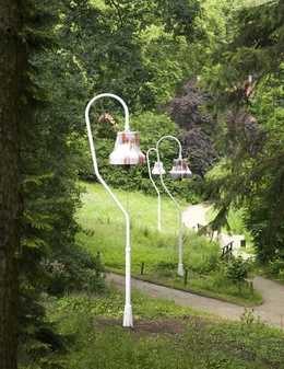 Installationsansicht 2007 © Pae White / Courtesy the artist und neugerriemschneider, Berlin. Foto: Roman Mensing / artdoc.de Installationsansicht 2007 © Pae White / Courtesy the artist und neugerriemschneider, Berlin. Foto: Roman Mensing / artdoc.de